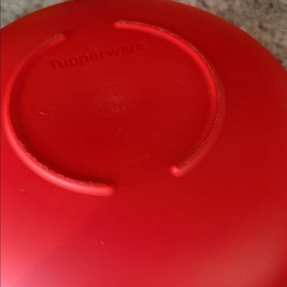 Tupperware Vibrant Red Bowl with White Lid - Picture 4 of 4